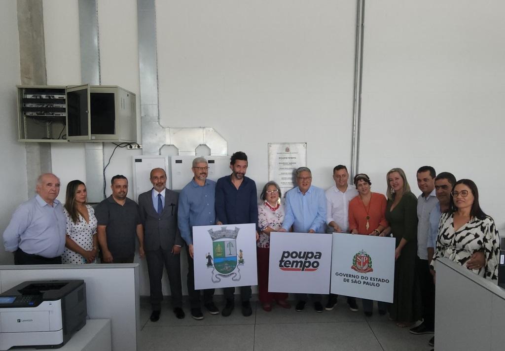 Descerramento de placa oficializa a entrega do Poupatempo de Itapecerica da Serra