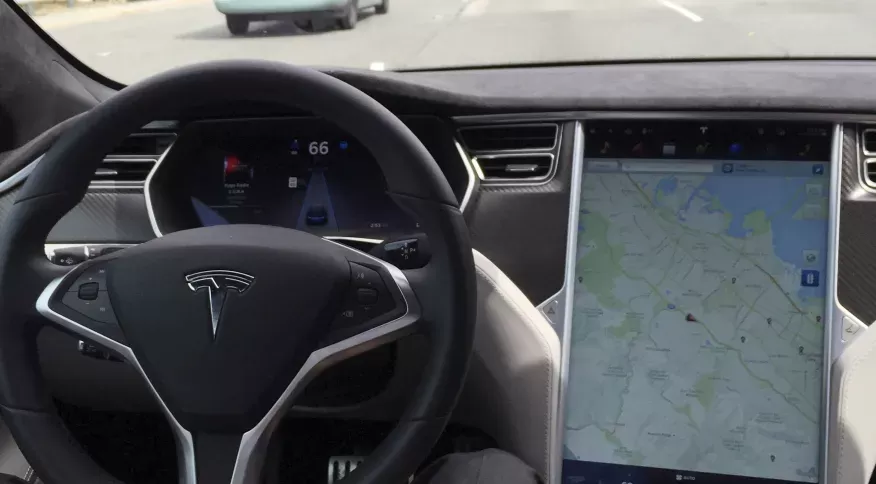 Tesla faz recall de mais de 360 mil veículos nos EUA por defeito no sistema de autocondução