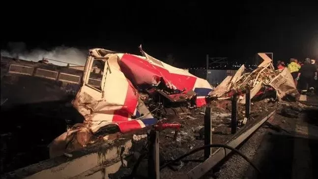 Colisão entre trens deixa ao menos 36 mortos e mais de 80 feridos na Grécia