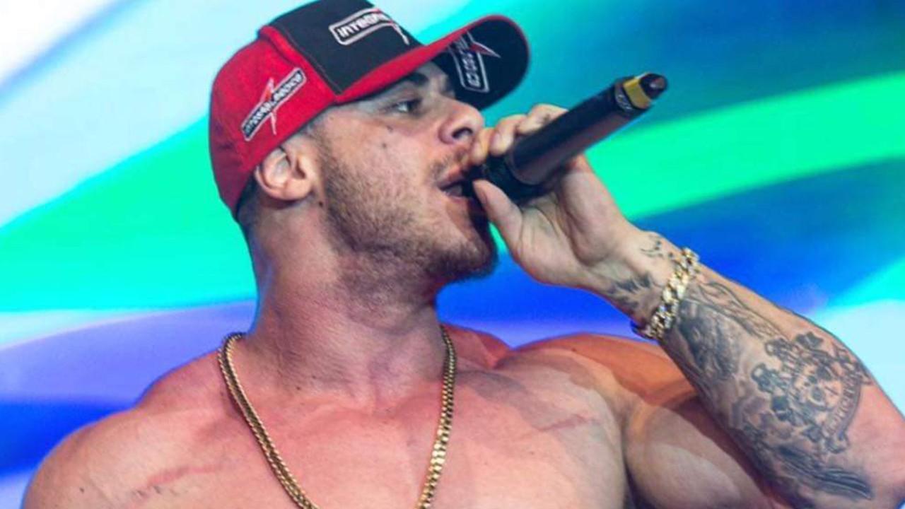 Léo Stronda anuncia saída de grupo de rap após se converter: 