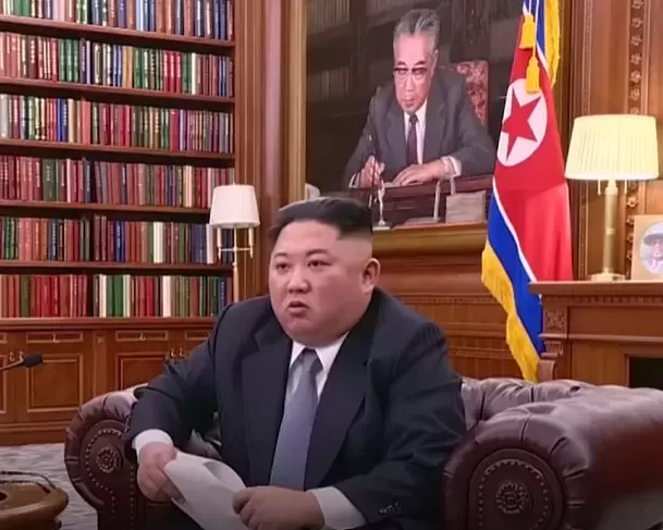 Coreia do Norte: bebê de 2 anos é condenado à prisão perpétua por pais serem pegos com Bíblia