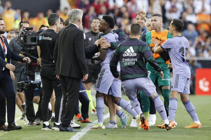 Vinicius Júnior detona La Liga e deixa futuro no Real em aberto após mais um caso de racismo