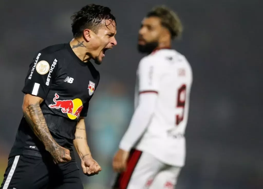 Flamengo toma goleada do Red Bull Bragantino e perde chance de encostar no Palmeiras