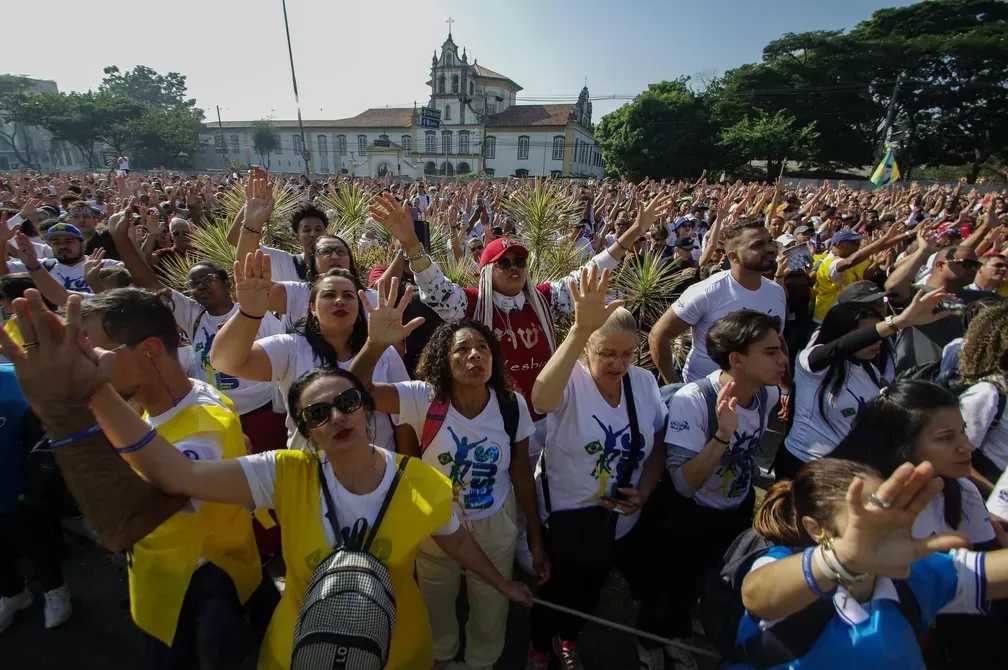 Marcha para Jesus: 8 trios elétricos arrastam centenas de milhares pelas ruas de SP e atraem poucos políticos