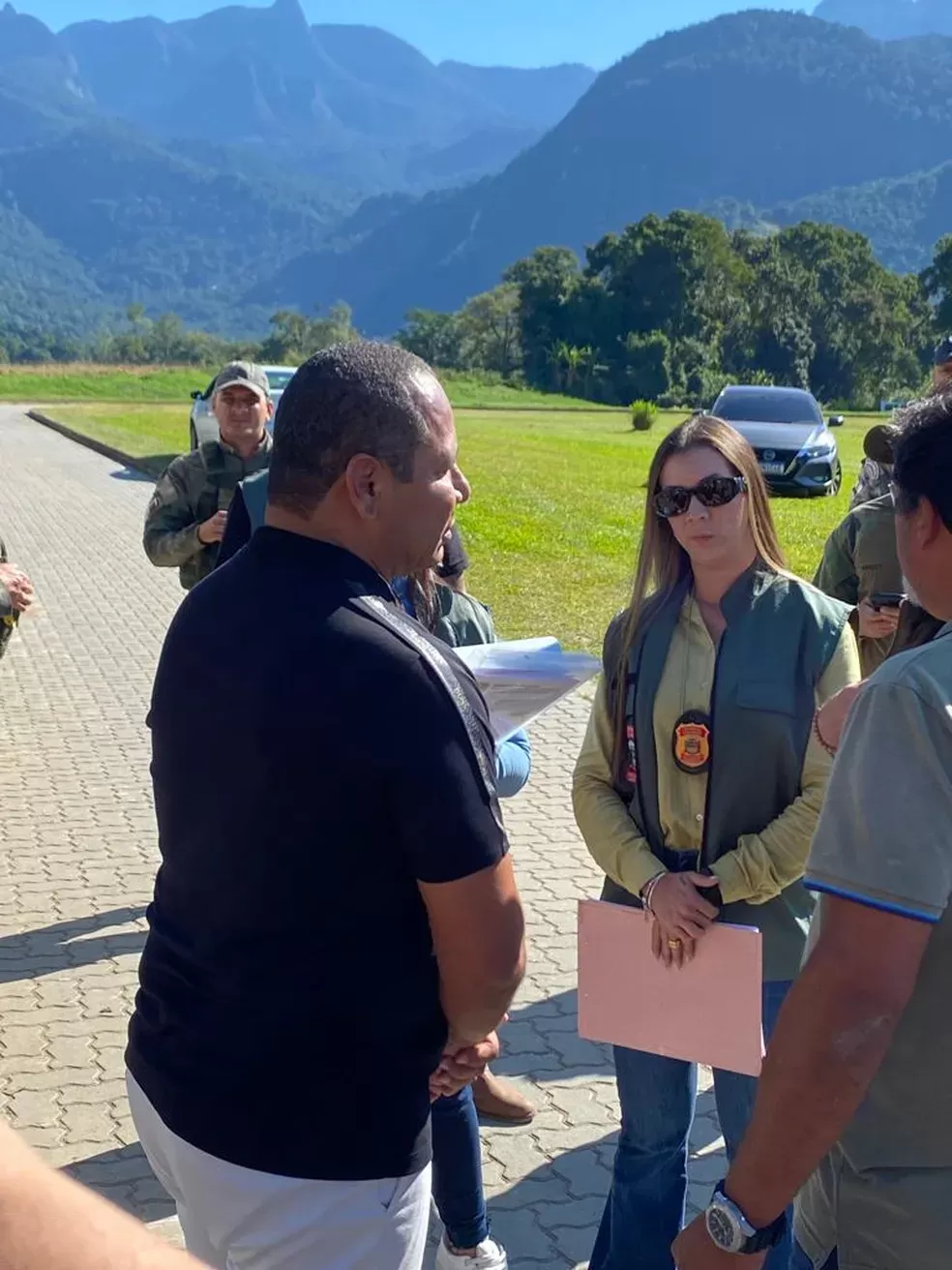 Pai de Neymar recebe voz de prisão durante ação de interdição de obra na casa de Mangaratiba