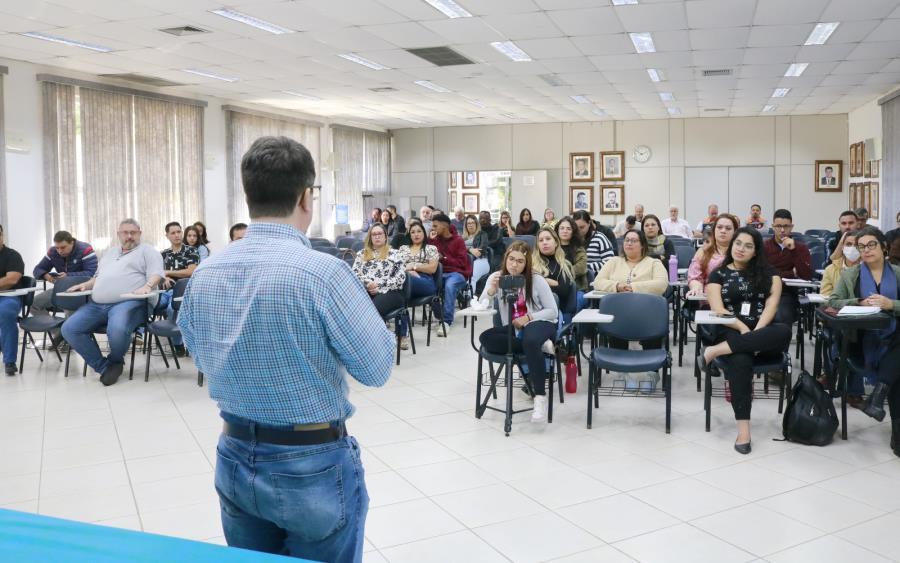 Palestra realizada na Prefeitura apresenta diretrizes do Programa Município Verde Azul