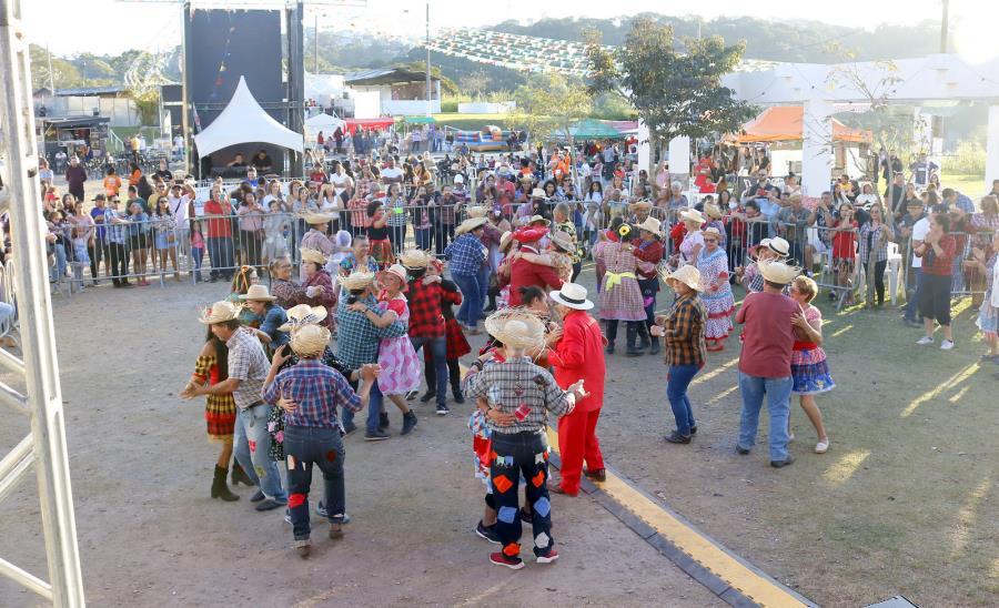 Sucesso de público, 1º São João de Itapecerica da Serra é realizado no Ginásio de Esportes