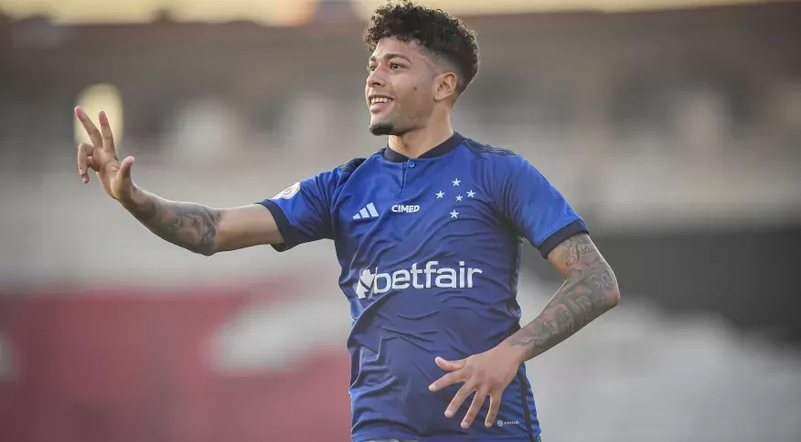 Goleiro do Vasco volta a falhar, e Cruzeiro vence em São Januário pelo Brasileirão