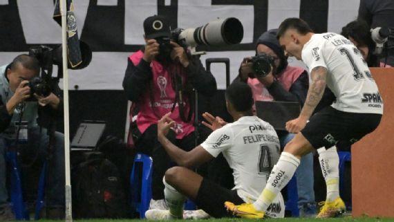Renato Augusto volta com estilo, Corinthians reserva vence o Universitário e larga na frente na Sul-Americana