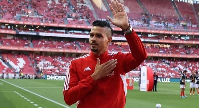 Surra e pressão das organizadas faz Luan rescindir com o Corinthians. Clube acerta empréstimo de Veríssimo. Gil ou Ménde