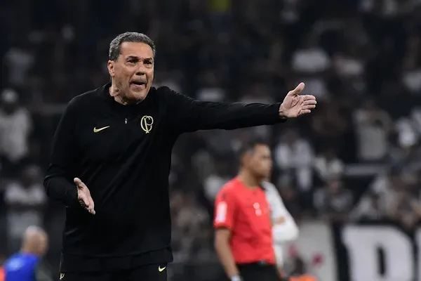 Corinthians anuncia a demissão do técnico Vanderlei Luxemburgo
