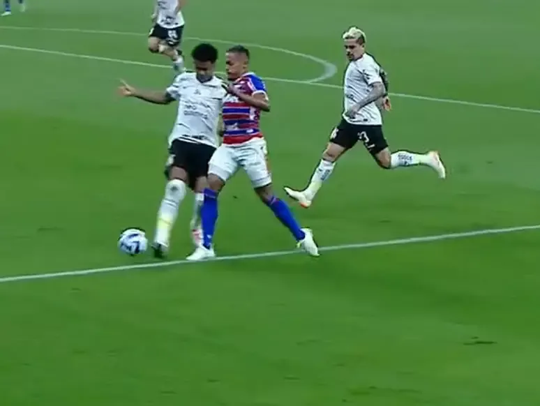 Corinthians e Fortaleza empatam na Sula: semifinal está em aberto