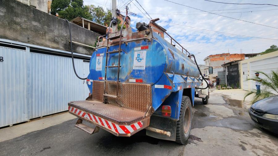Prefeitura atende moradores emergencialmente com Caminhão-Pipa