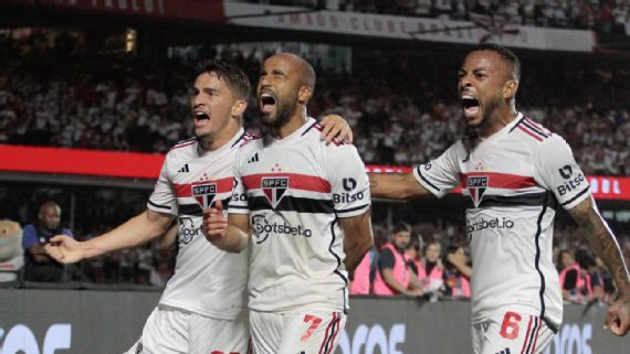 São Paulo faz 1º tempo perfeito, vence Corinthians com show de Lucas e vai à final da Copa do Brasil