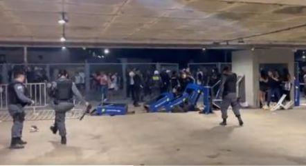 Torcedores do Flamengo cometem atos de vandalismo após derrota para o Athletico-PR