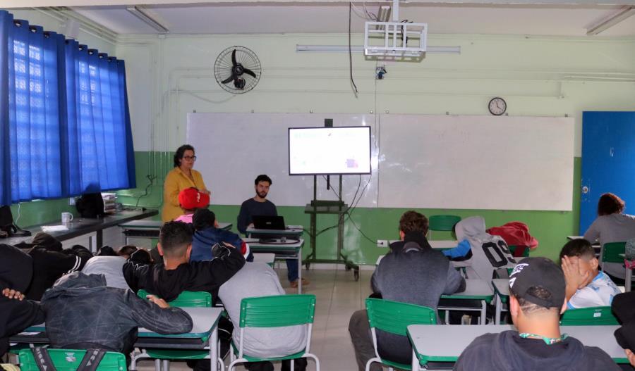 E.E. Matilde Maria Cremm recebe projeto “É Tempo de Reciclar”