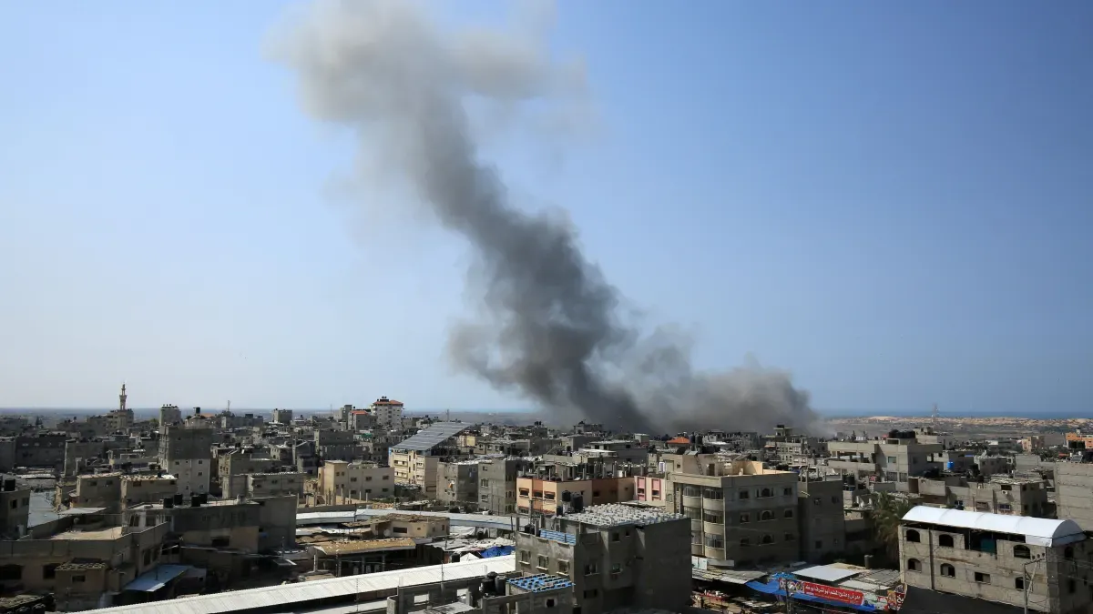 Israel ataca sul da Faixa de Gaza; Hamas pede que Egito abra passagem da fronteira