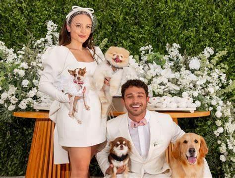 Larissa Manoela mostra fotos inéditas do casamento com André Luiz Frambach e companhia de cachorros do casal chama atenção