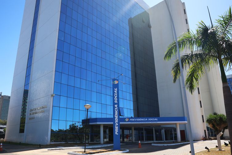 INSS antecipa pagamento de aposentados e pensionistas em março