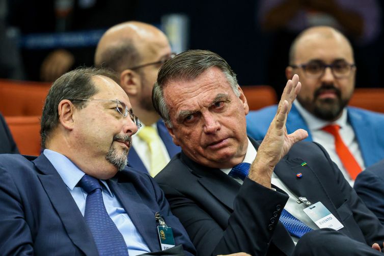 Bolsonaro chega ao STF para ver julgamento sobre tentativa de golpe