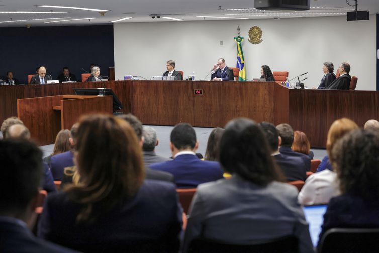 STF encerra primeiro dia do julgamento de Bolsonaro e aliados 