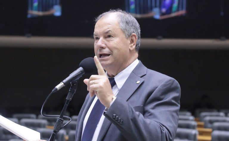 Comissão aprova incentivos fiscais para fórmulas destinadas a crianças alérgicas à proteína do leite