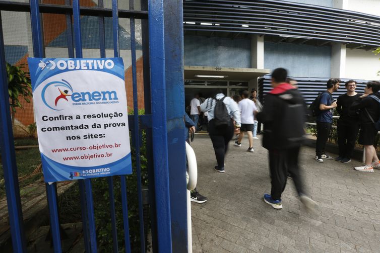 Enem 2025: saiba como pedir isenção de taxa de inscrição