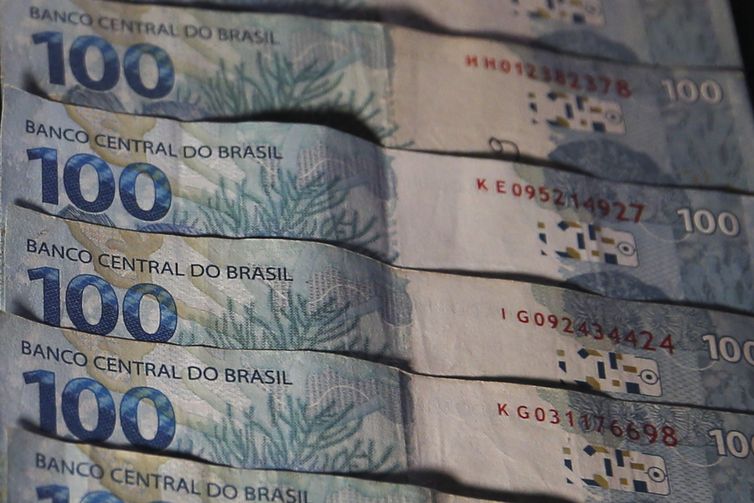 Mercado eleva previsão para expansão da economia para 2,02% em 2025
