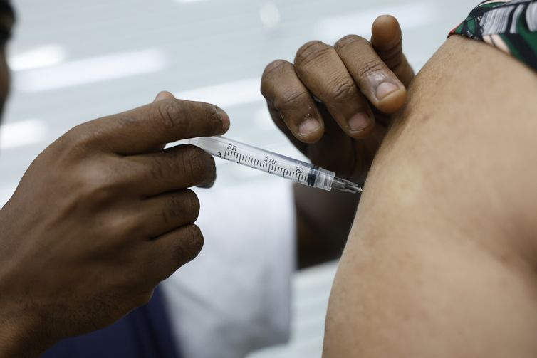 Saúde realiza Dia D de vacinação contra a gripe neste sábado