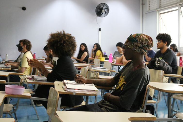 Ações afirmativas mudaram “cara da universidade no Brasil”, diz estudo
