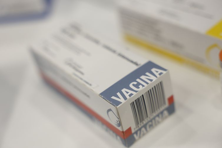 Fiocruz firma acordo em prol de vacinas com Instituto Pasteur e Sanofi