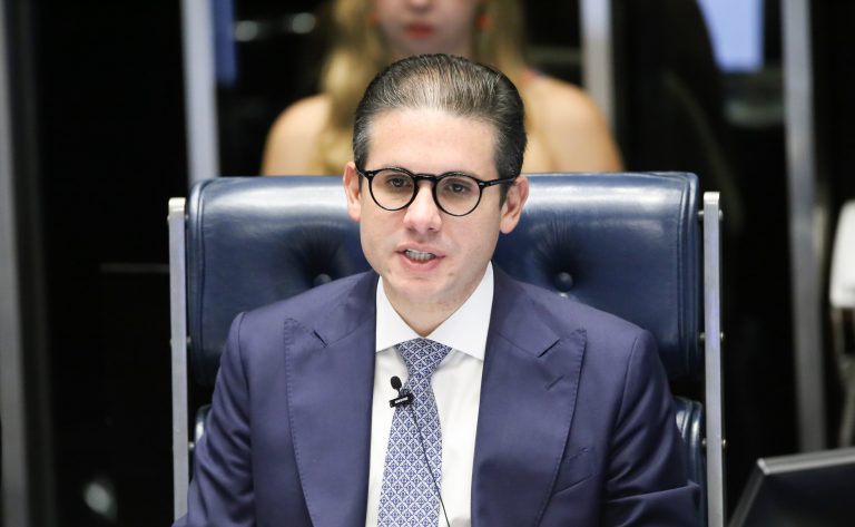 Motta afirma que o Plenário vai decidir sobre a perda de mandato da deputada Carla Zambelli