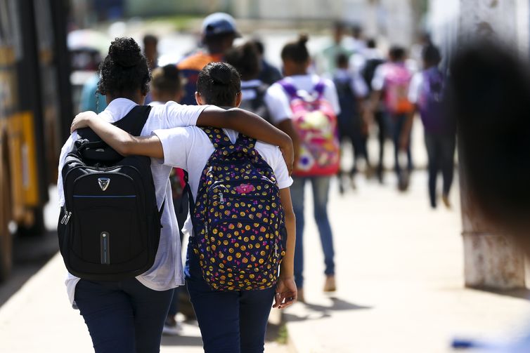 Adolescentes têm até dezembro para se vacinar contra HPV
