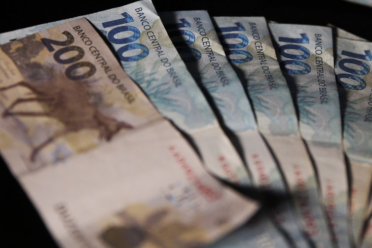Brasileiros sacam em julho R$ 310,36 milhões esquecidos em bancos