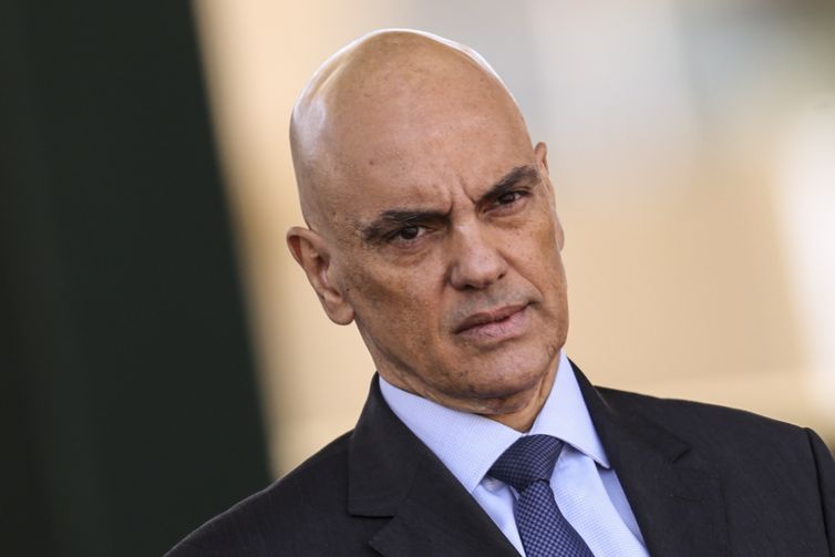 Ministro do STF autoriza Lira a visitar Bolsonaro em Brasília