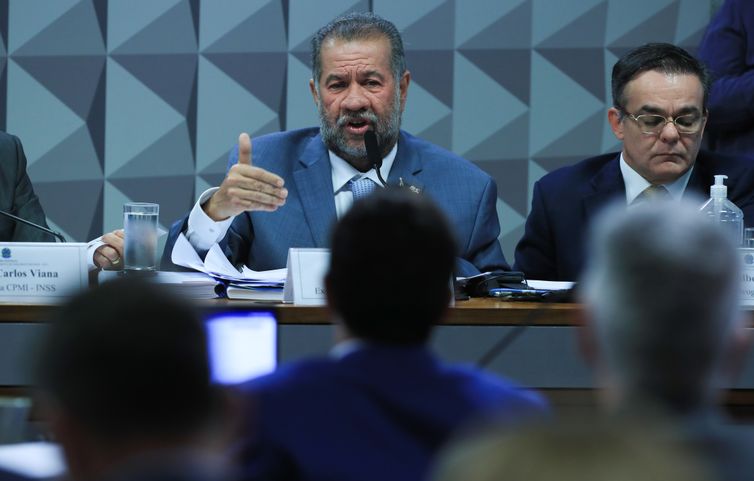 Na CPMI, Lupi diz que governo não tinha dimensão das fraudes no INSS