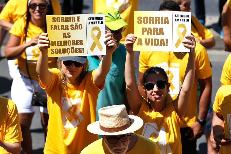 Pediatras alertam para aumento de autoagressão entre adolescentes