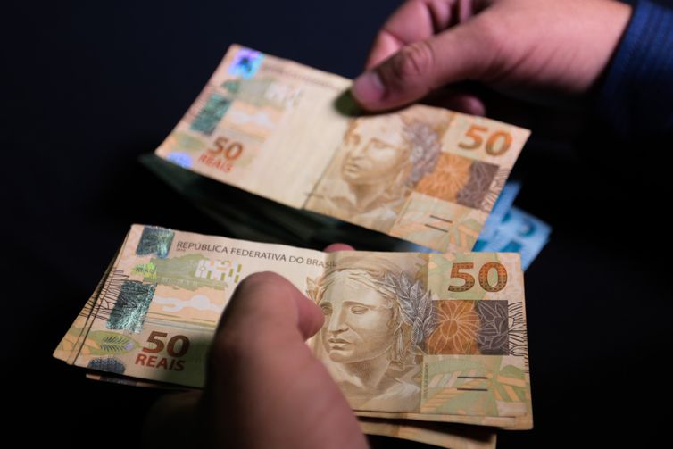Brasileiros sacaram R$ 455,68 milhões esquecidos em bancos em setembro