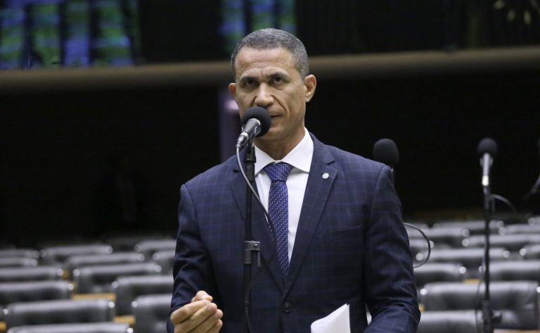 Comissão aprova projeto que define prazos para perícia em armas da segurança pública apreendidas