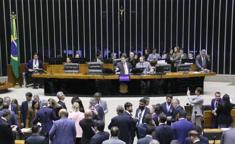 Congresso derruba vetos de Lula ao licenciamento ambiental