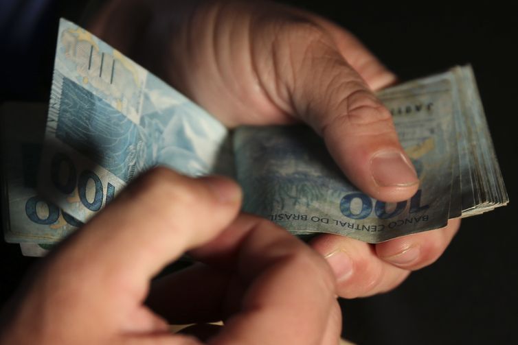 Poupança tem retirada líquida de R$ 9,7 bilhões em outubro