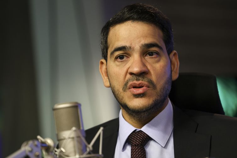 AGU pede que Gilmar reconsidere decisão sobre impeachment de ministros