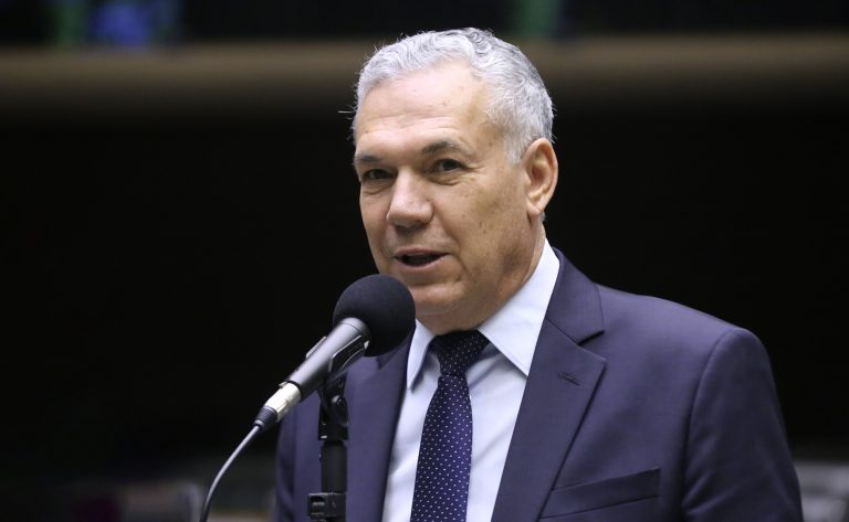 Comissão aprova atendimento telefônico exclusivo para pessoas idosas em bancos