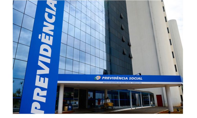Nova lei proíbe descontos associativos em benefícios do INSS