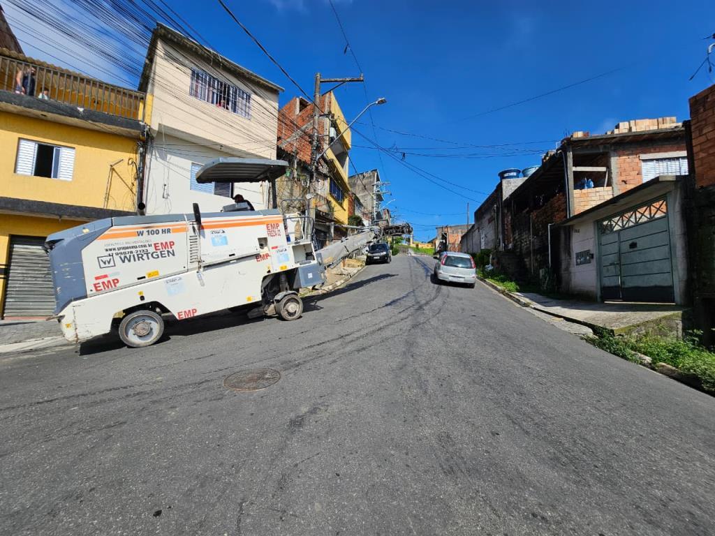 Prefeitura inicia obras de recapeamento asfáltico no Jardim Jacira e Jardim Analândia